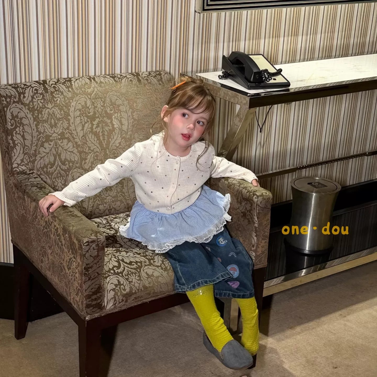 One Bean 2026 Autumn New Sweet and Cute Style Girls' Polka Dot Long Sleeve T-shirt White Round Neck Versatile Jeans